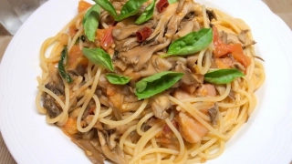 フレッシュトマトと舞茸のパスタ