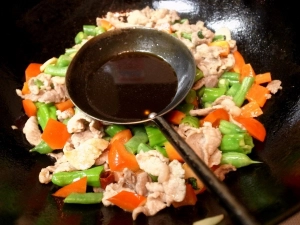 合わせｒ調味理を入れる