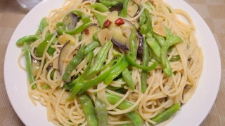 ピーマンとインゲンのアンチョビ・パスタ
