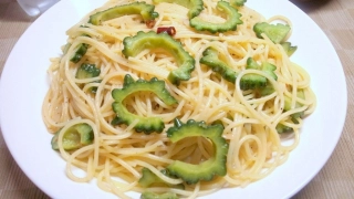 ゴーヤとアンチョビのパスタ