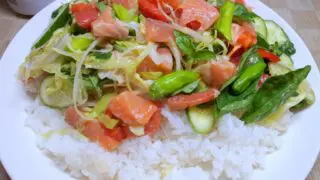 サーモンとバジルの大盛りサラダご飯