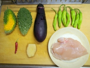 茄子、鶏胸肉、シシトウ、生姜、ゴーヤ、唐辛子