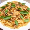 鶏もも肉と茄子のトマトソース・パスタ