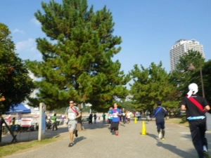 全力疾走、手持ちで撮る