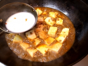 豆腐が煮えたら水溶き片栗粉