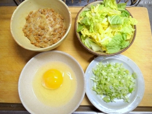 納豆はタレと辛子を混ぜておく