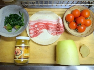 大根、豚バラ肉、ミニトマト、ほうれん草、生姜、カレー粉