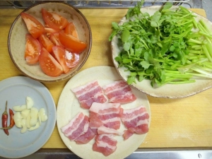 塩豚は薄切りにする
