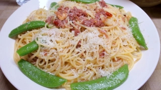 コンビーフとスナップエンドウのパスタ