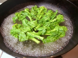 菜の花は軽く茹でる