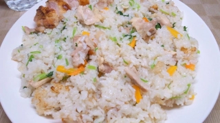 鶏もも肉と芹の炊き込みご飯