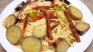 ドライトマトと青唐辛子とナスのパスタ