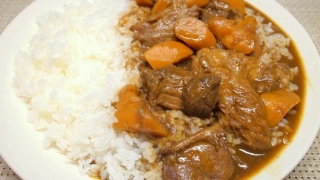 ぷるるん牛すじカレー