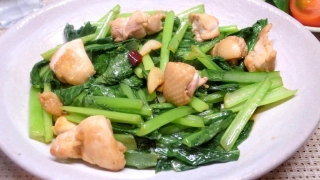 鶏もも肉と小松菜の炒めもの