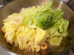 白菜を炒める
