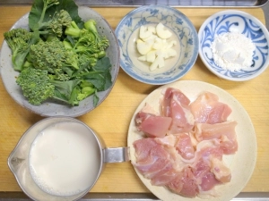 鶏もも肉は１枚の3/4を使う