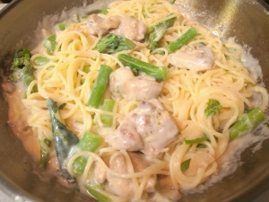 ソースとパスタをよく混ぜる