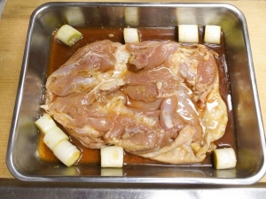 鶏もも肉を１時間漬ける