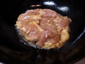皮から弱火で焼いていく