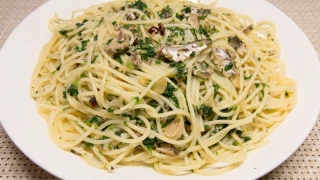 オイルサーディンとパセリのパスタ