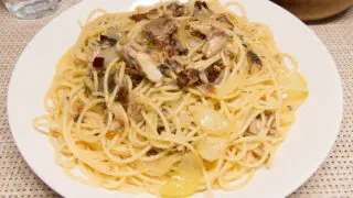 サバ缶とドライトマトのパスタ