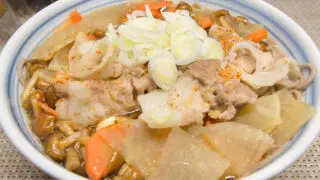 なめこと大根の温かい蕎麦