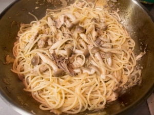 茹で上がったパスタをよくまぜて出来上がり