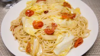 キャベツとミニトマト、アンチョビのパスタ