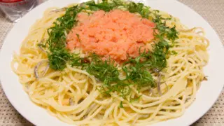 たっぷり明太子と小女子のパスタ