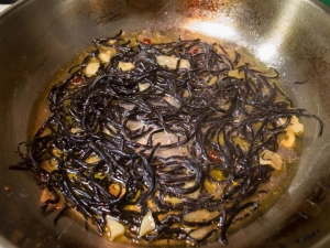 蕎麦の茹で汁を加える