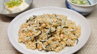 大豆とひじきの玄米ご飯