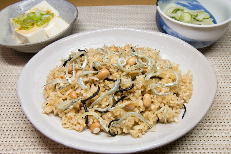 大豆とひじきの玄米ご飯