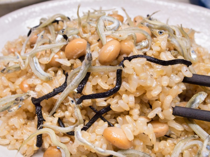 大豆とひじきの玄米ご飯１