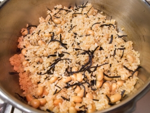 大豆とひじき入り玄米ご飯