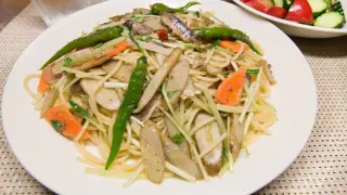 めざし、ごぼう、青唐辛子、水菜、ぬか漬けニンジン!? が入ったパスタ