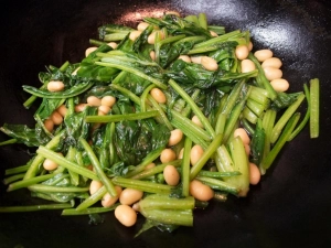 ナンプラーと胡椒で味付けして出来上がり