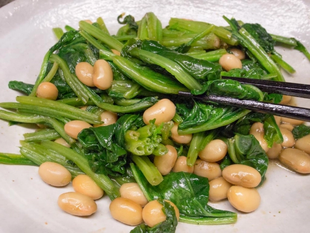ほうれん草と大豆のナンプラー炒め