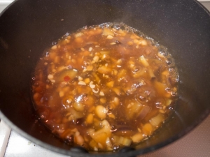 刻んだ大豆を入れ、オイスターソース、豆板醤、酢、水溶き片栗粉