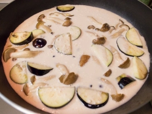 小麦粉を混ぜた豆乳を加える
