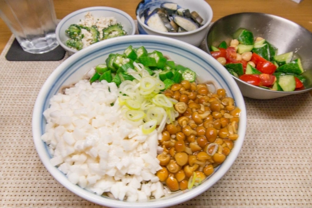 長いもオクラなめこ蕎麦、ゴーヤの白和え
