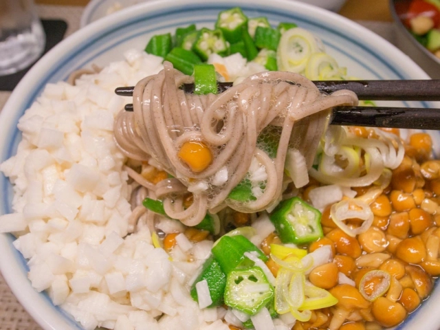 長いもオクラなめこ蕎麦１