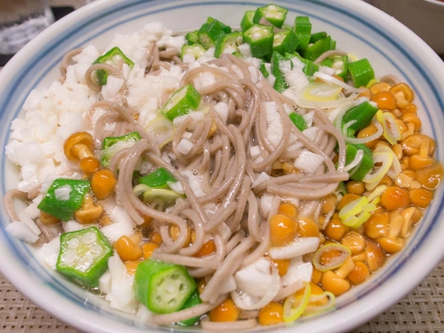 長いもオクラなめこ蕎麦１