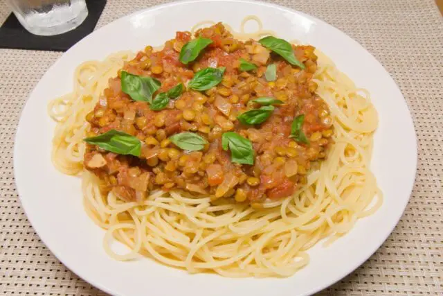 レンズ豆のトマトソースパスタ