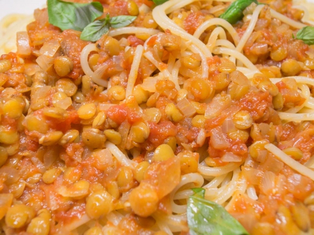 レンズ豆のトマトソースパスタ２