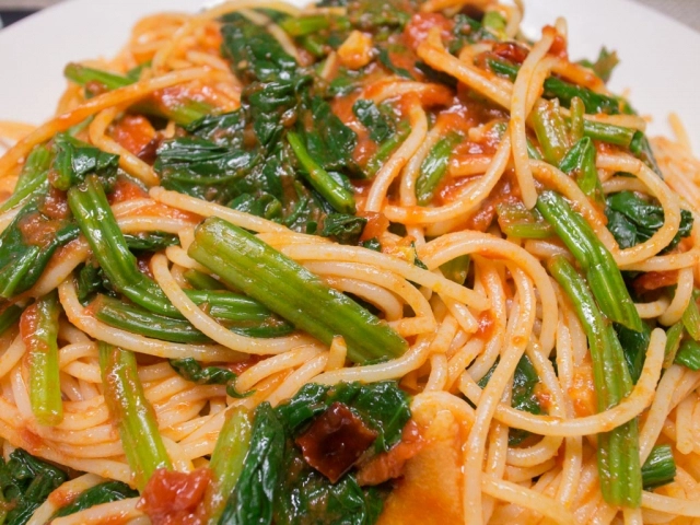 ほうれん草のトマトソースパスタ２