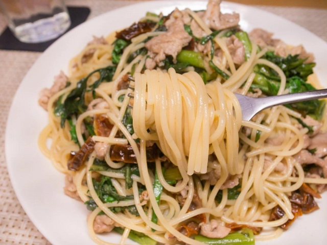 豚肉とドライトマトのパスタ２