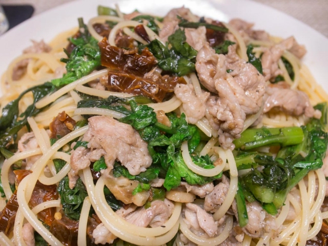 豚肉とドライトマトのパスタ１