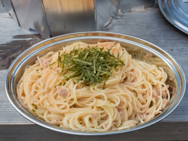 檜枝岐小屋で昼食２