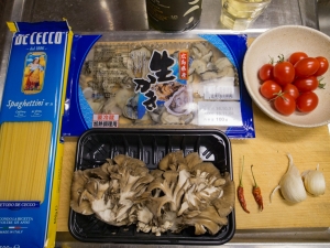 牡蠣、舞茸、ニンニク、唐辛子、パスタ、ミニトマト