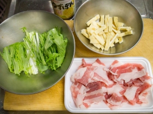 材料を切り分ける